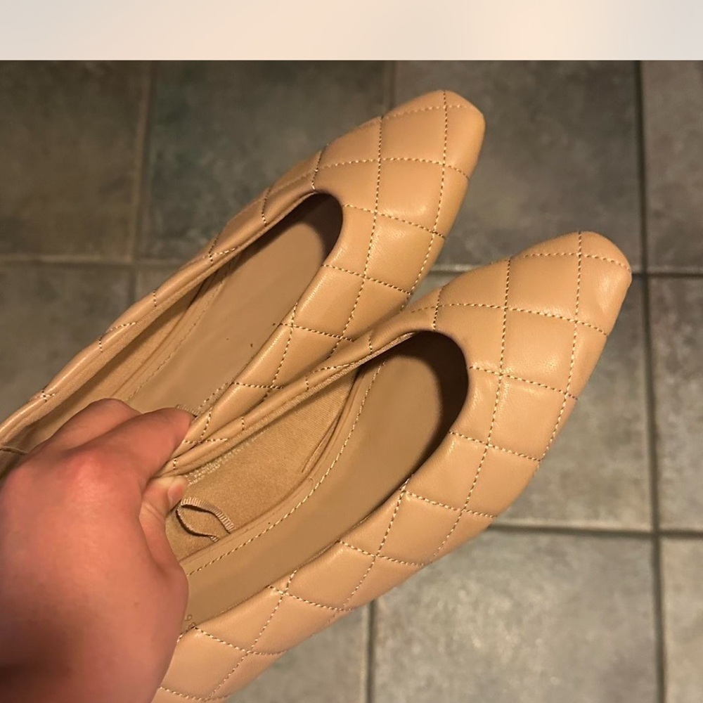 Elegant Quilted Tan Flats H&M - Picture 1 of 2